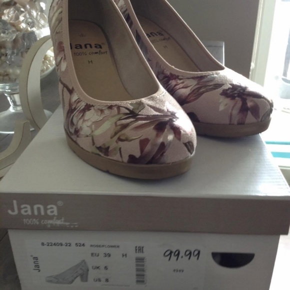 PINK SHOES - Picture 4 of 5